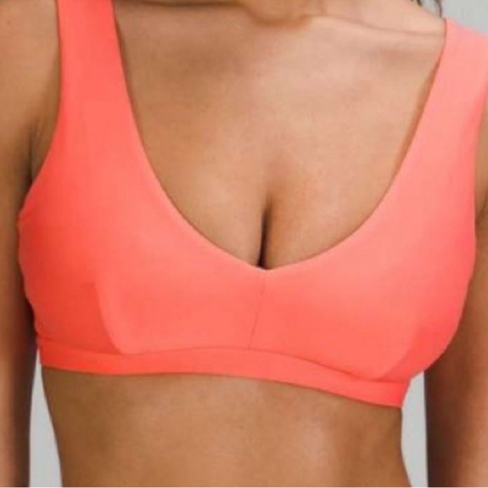 Lululemon Waterside V Swim Top *C/D Cup
Raspberry Cream size 4 nwt runs small - Picture 2 of 2